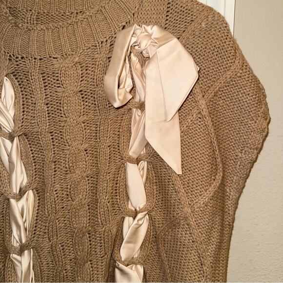 Tan Cable Knit Sweater with Cream Bows - Picture 6 of 8